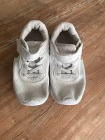 Nike Schuhe weiß mit Klettverschluss in Größe 31,5 Nordrhein-Westfalen - Heinsberg Vorschau