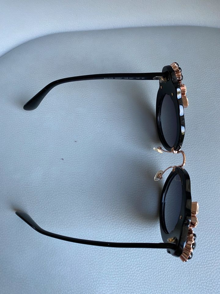 MIU MIU SONNENBRILLE MIT STEINE in Haan