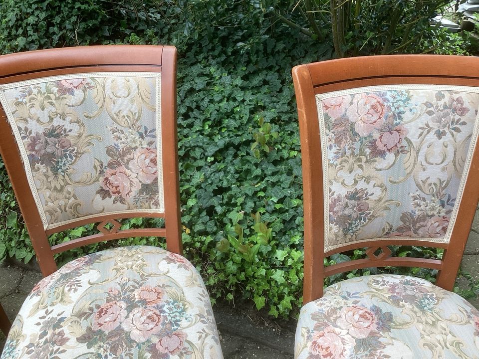 4x Mahagoni Stühle/ Blumenmuster schick 120€ in Lastrup