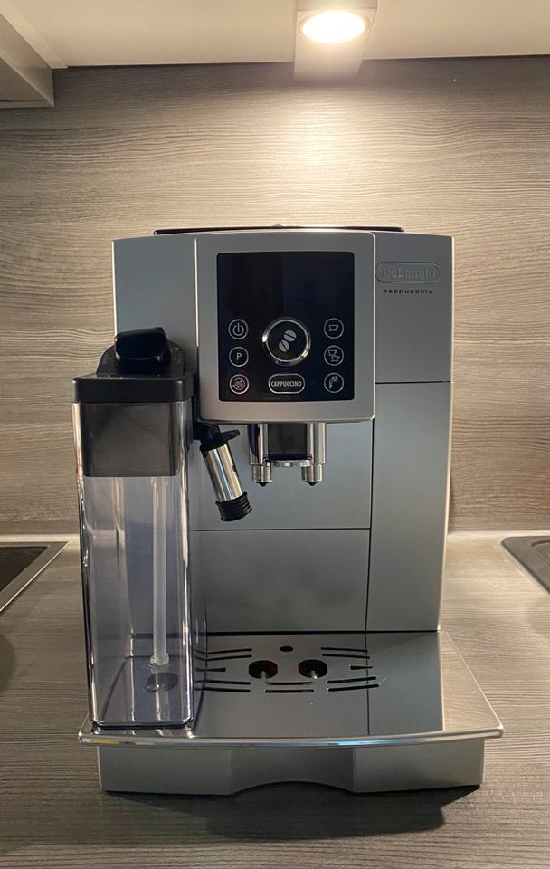 De'Longhi Kaffeevollautomat mit LatteCrema Milchsystem, Silber in Regensburg