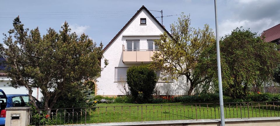 Charmantes Zweifamilienhaus in idyllischer Lage mit Potential in Friolzheim