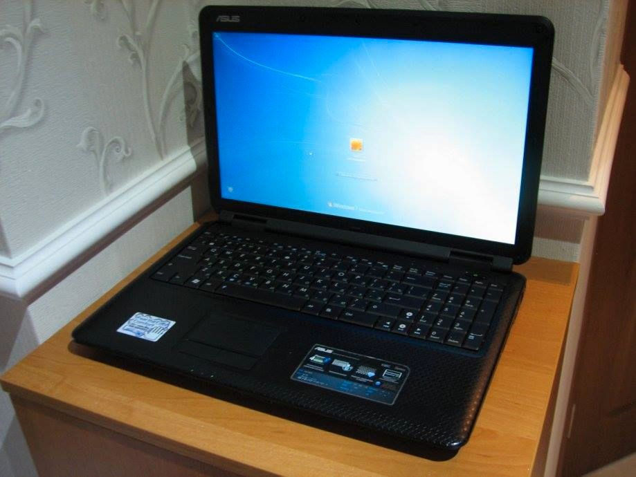 Asus Laptop, 15,6", SSD, HDD, Webcam, WLAN, Kartenleser... in Arnsdorf