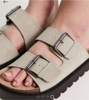 PULL&BEAR - Sandalen in Creme mit zwei Riemchen Duisburg - Duisburg-Mitte Vorschau