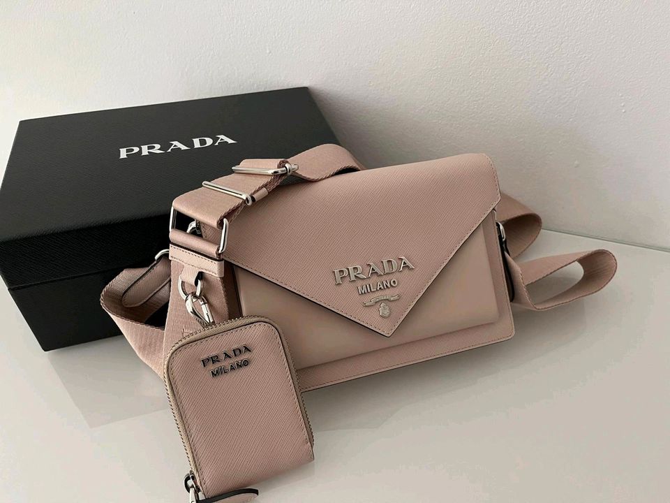 Prada Tasche Mini Kuvert-Clutch aus Saffiano Leder in Nordrhein-Westfalen -  Langenfeld | eBay Kleinanzeigen ist jetzt Kleinanzeigen