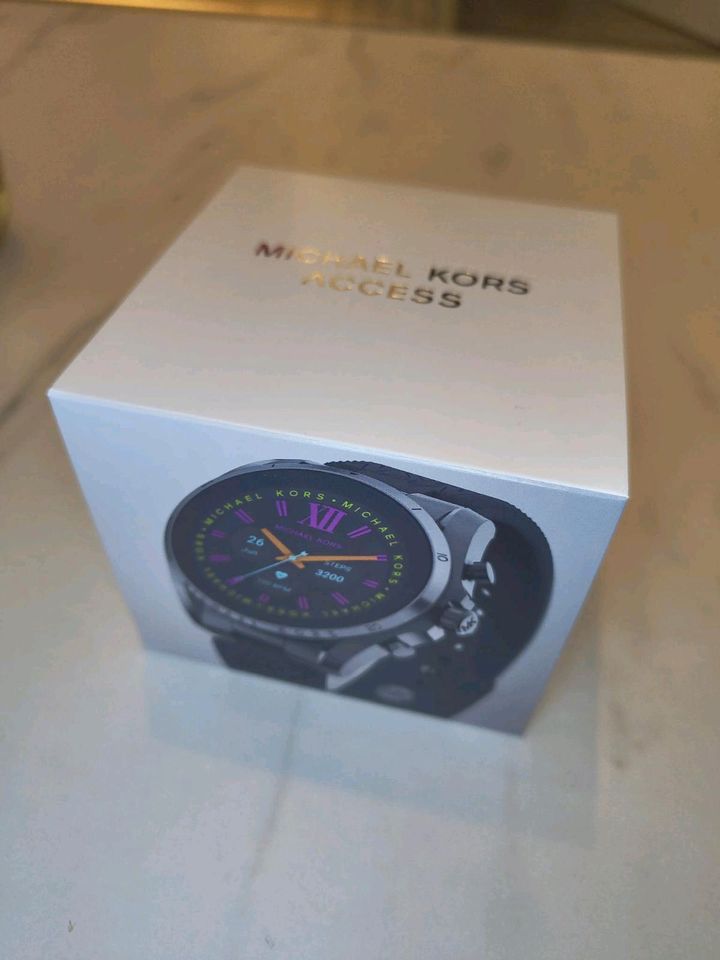 SmartWatch Armbanduhr Michael Kors in Magdeburg