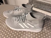 Adidas Herren Hallenturnschuhe, Gr. 43 1/3, hellgrau Nordrhein-Westfalen - Wilnsdorf Vorschau