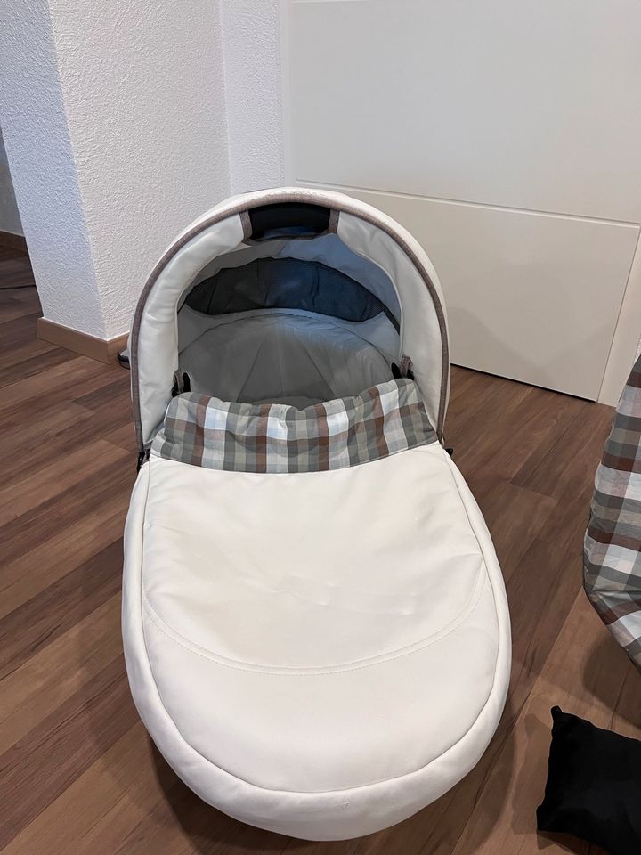 Teutonia Babywanne / Tragetasche HELSINKI (4950), Kunstleder weiß in Freisen