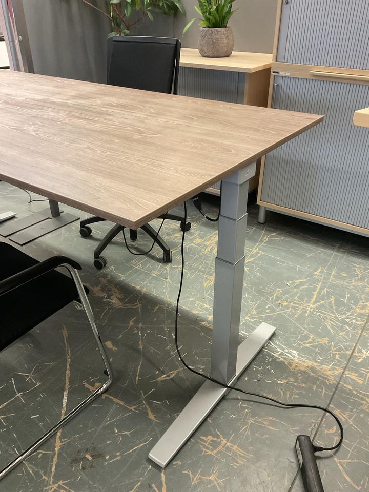 Schreibtisch elektrische höhenverstellbar von KÖNIG NEURATH in Mülheim (Ruhr)