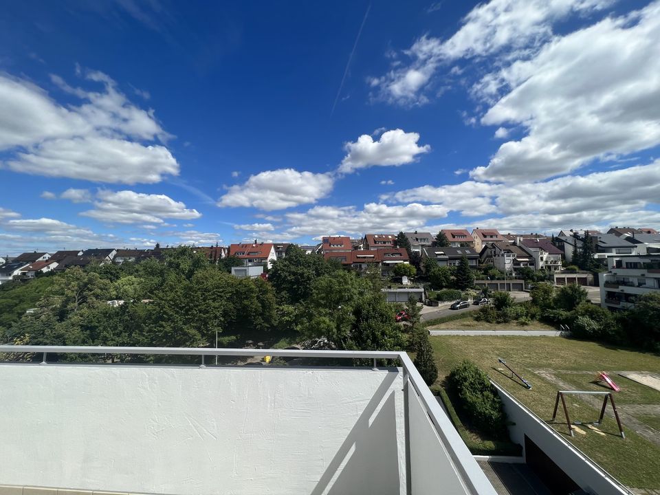 Schöne 1-Zimmer Wohnung mit Einbauküche, Balkon und Tiefgaragenstellplatz in Fellbach