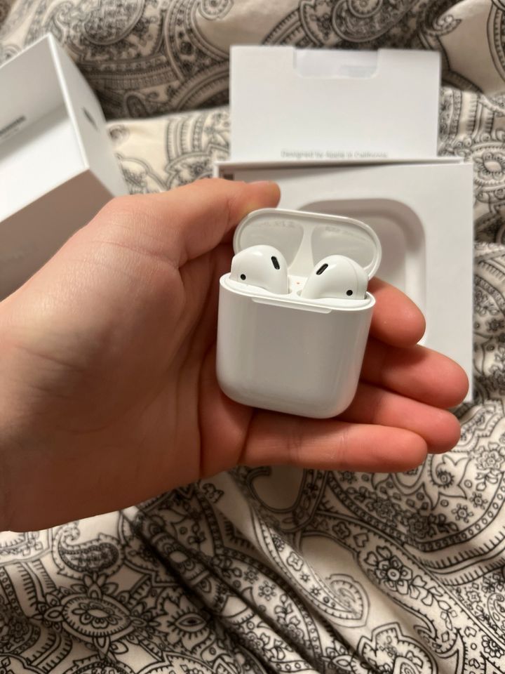 AirPods mit Orginal Verpackung in Egeln