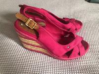Tommy Hilfiger 38 Wedges Keilabsatz sehr guter Zustand Schuhe Nordrhein-Westfalen - Rösrath Vorschau