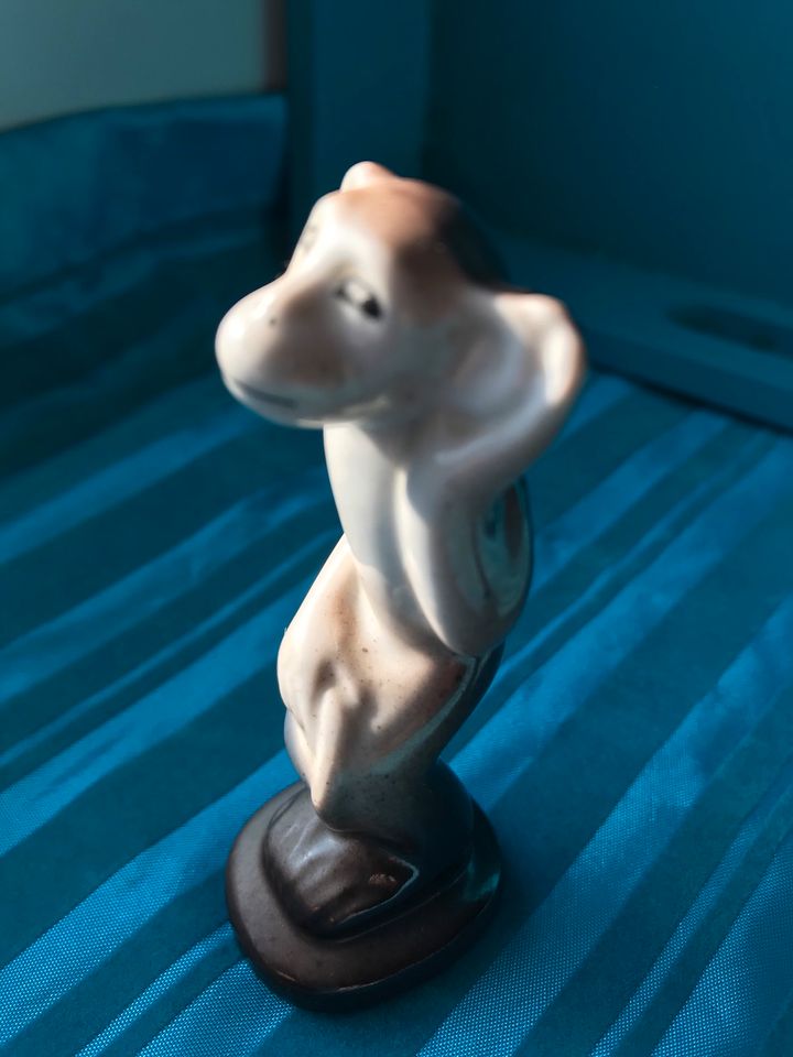 Kleiner Porzellan Affe , Figur in Lübeck