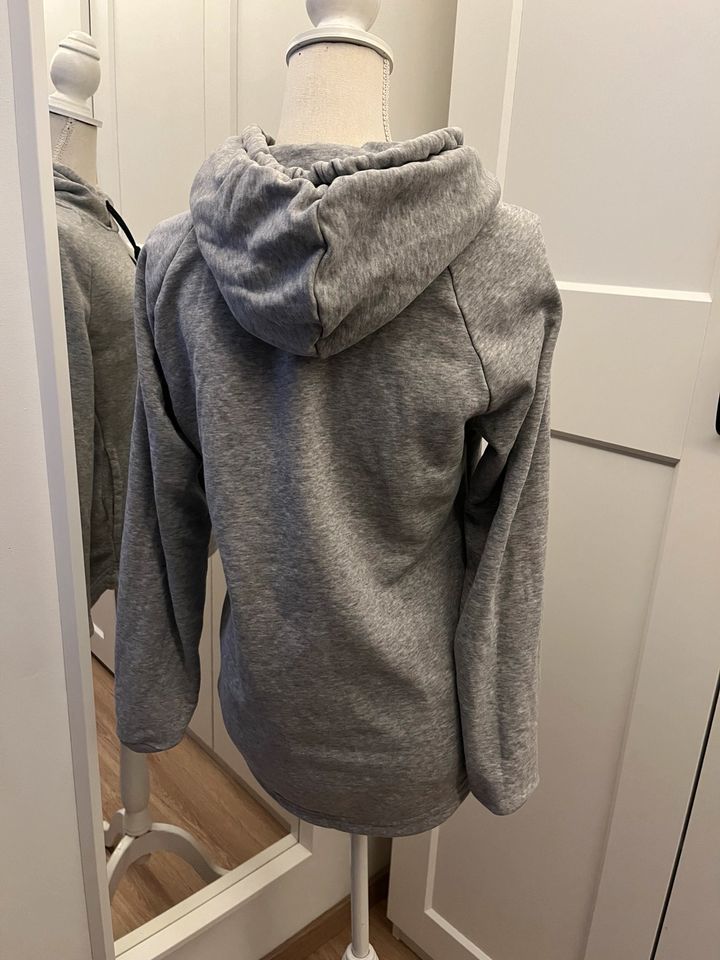 Adidas Hoodie Kapuzenpullover Pullover grau schwarz Logo in Dresden