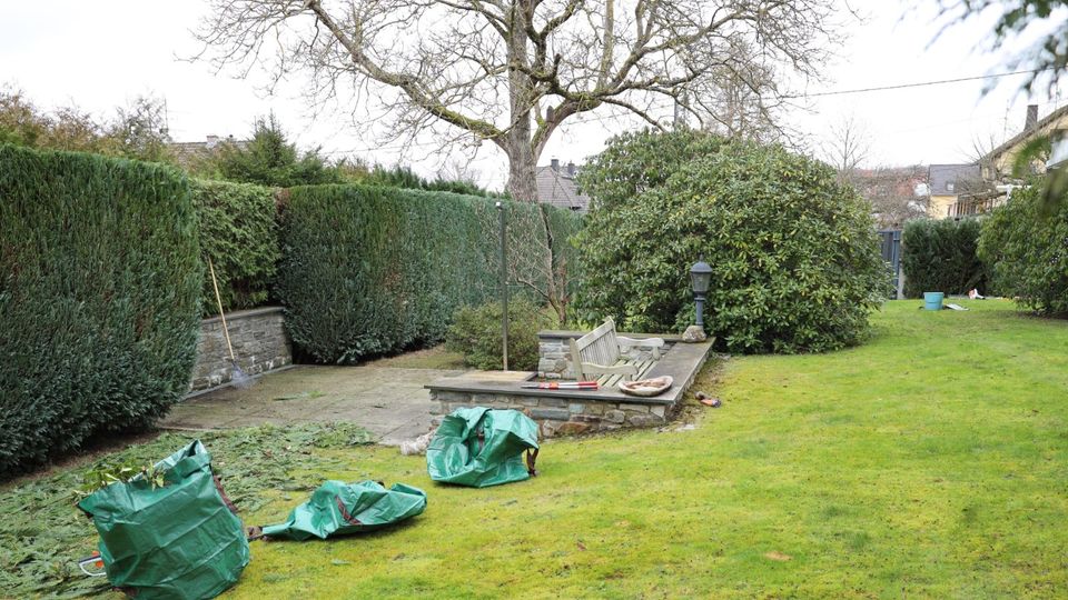 Wir bieten Gartenarbeit! ( Alles was zur Gartenarbeit gehört) in Taunusstein