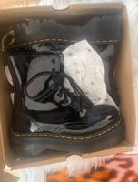 Doc Martens 40 Plateau Schwarz Lackleder Neu Stiefel Stiefelette Nordrhein-Westfalen - Castrop-Rauxel Vorschau