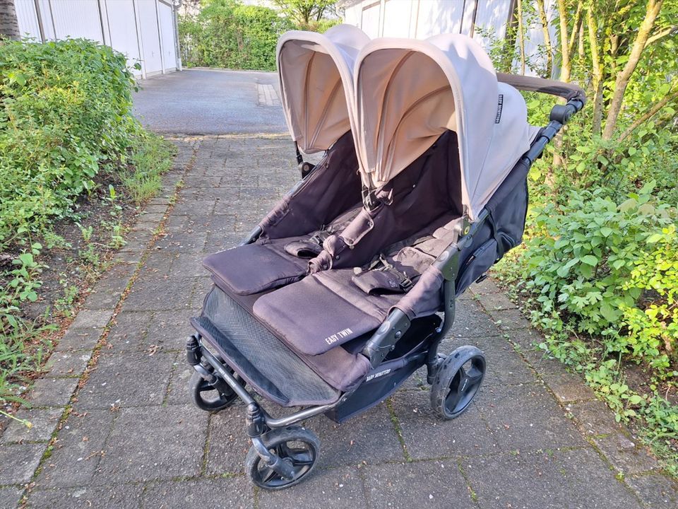 Baby Monsters Doppelkinderwagen, 2 Babytragetaschen, Regenhülle in Poing