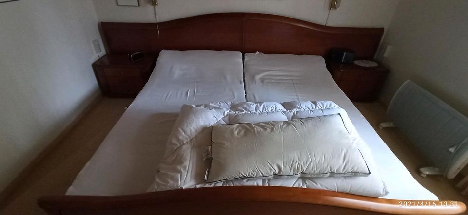 Kirschbaum Schlafzimmer Doppelbett in Landshut