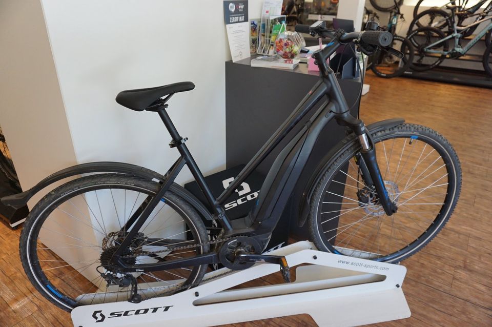 Cube Hybrid Cross One Rh L 54cm Elektrofahrrad Bosch E-Bike in Gelenau