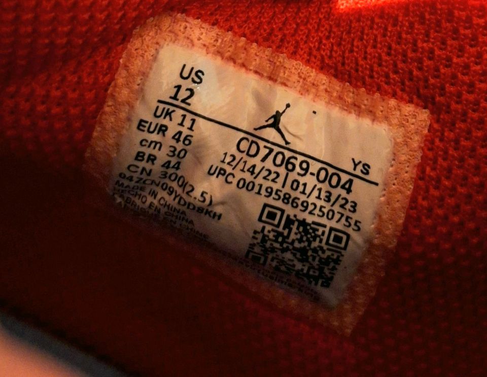 Nike Air Jordan Legacy 312 Low Gr.46 schwarz/rot/blau in Singen