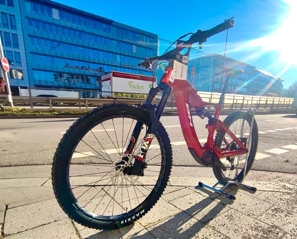 -30%Light-E-MTB BH iLynx+, Enduro Carbon 9.7, 19kg, 2024, UVP7899 in München