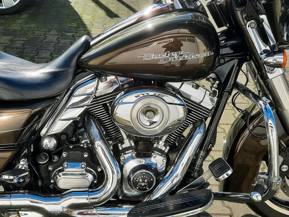 Harley Davidson Street Glide Tüv neu guter Zustand in Mülheim (Ruhr)