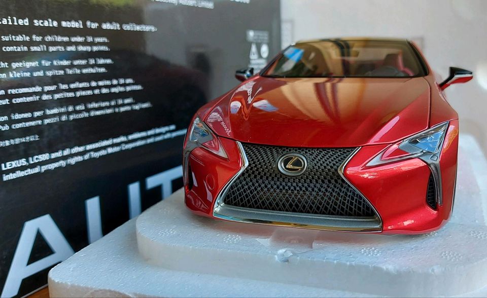 1:18 Lexus LC500 Metallic Red Dark Rose Interior AUTOart ovp in Berlin