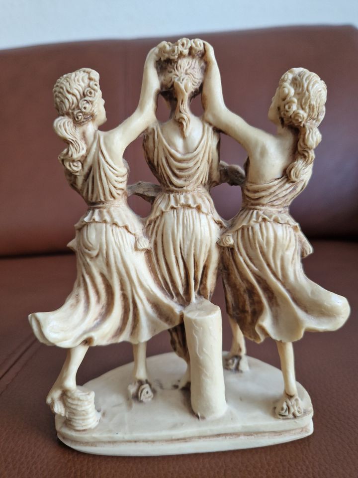 Schöne Italienische Alabaster Skulptur: "Die drei Grazien" H16 cm in Paderborn