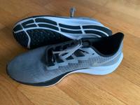 Nike Sportschuhe Gr US 10 / 44 München - Thalk.Obersendl.-Forsten-Fürstenr.-Solln Vorschau