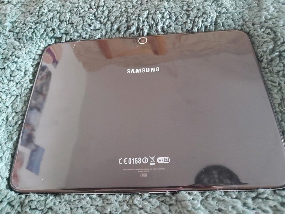 Tablet von Samsung mit Zubehör in Dresden