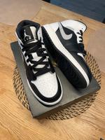 AIR JORDAN 1 MID (GS) Größe 36,5 BLACK WHITE SMOKE GREY Hessen - Schauenburg Vorschau