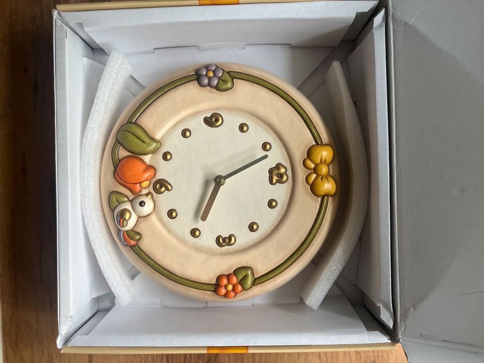 Originalverpackt - Thun Uhr aus handbemalter Keramik in Burgthann 