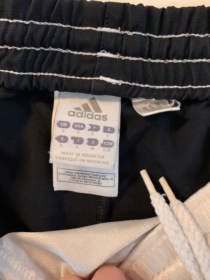 Adidas Short kurz,Sporthose in München