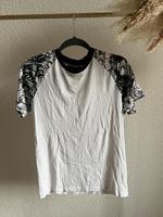 T-Shirt | Bershka | Weiß | Blumen | Gr. S Thüringen - Arnstadt Vorschau