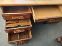 Alter Schreibtisch/Antik vermutlich 30 iger Jahre Nordrhein-Westfalen - Overath Vorschau