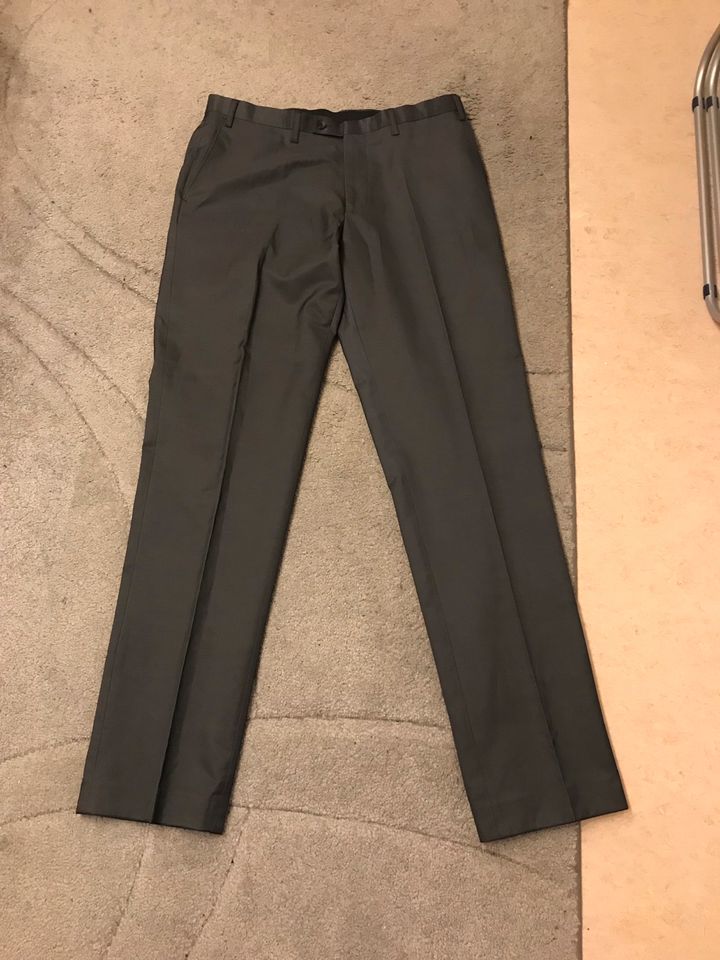 Grauer Anzug unisex L Set Hose und Blazer Jackett in Schömberg