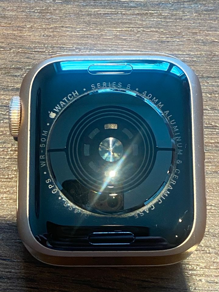 2 Apple Watch Series 5 in Rose Gold (GPS) Glass Riss in Vechta