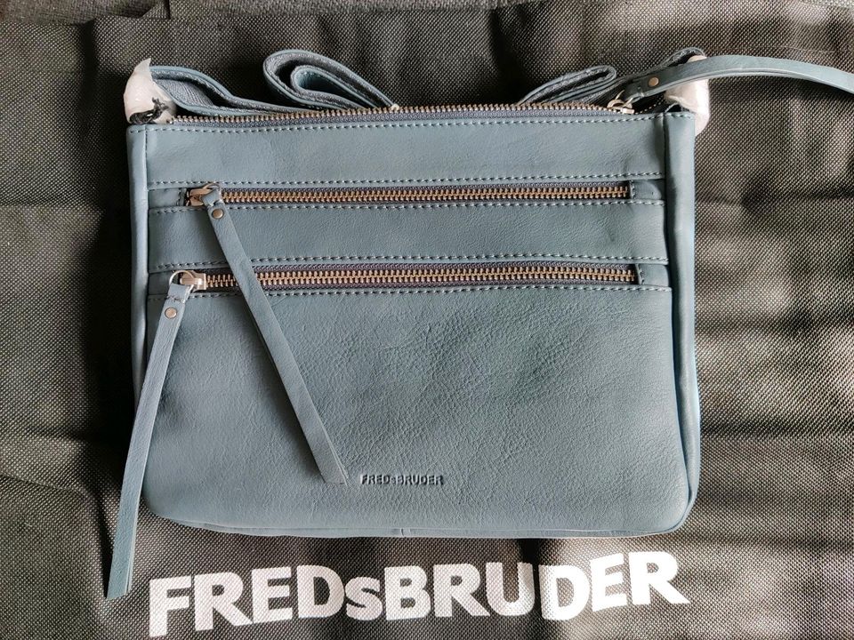 Fredsbruder Tasche Lary blau grau Neu in Ottweiler