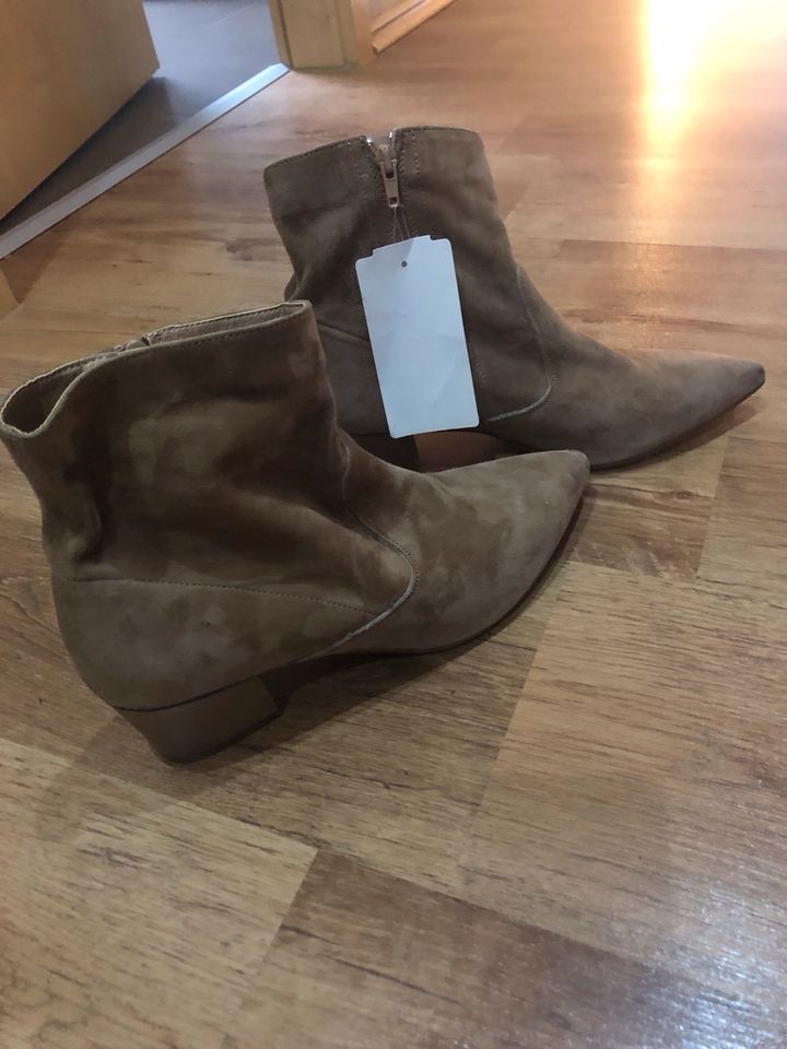 Stiefelette beige neu in Waldau