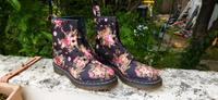 Dr Martens schwarz geblümt Baden-Württemberg - Fellbach Vorschau