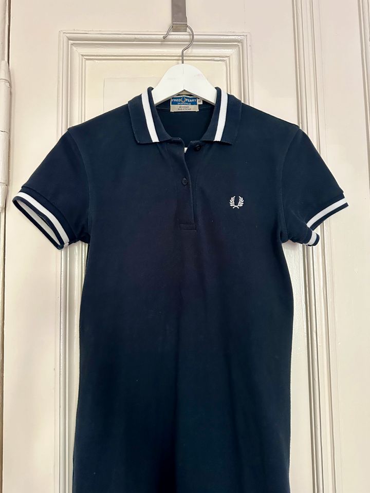 Fred Perry Kleid Single Tipped blau 38 / UK10 in Berlin