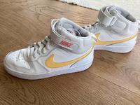 NIKE Sneaker Turnschuhe Gr. 39 mit Klettverschluss Damen und Kids Bayern - Neusäß Vorschau