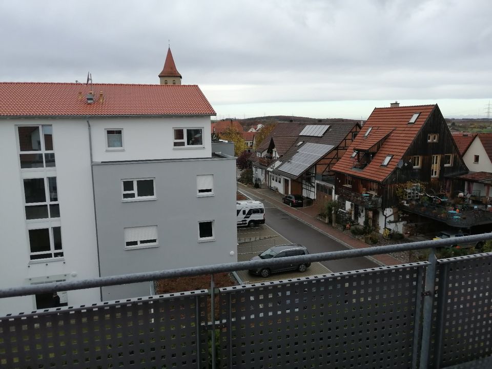 Sonniges 1,5 Zimmer Studio im DG in Nussdorf mit großem Balkon in Eberdingen