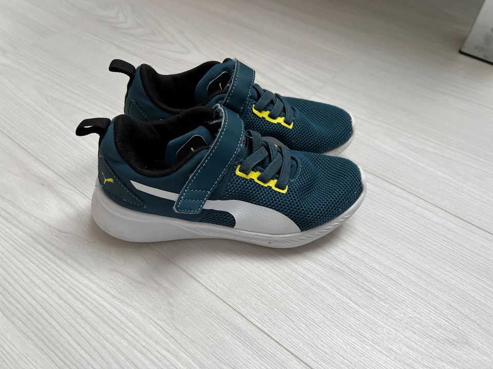 Puma Kinderturnschuhe Turnschuhe Kinder Gr. 32 guter Zustand in Rastatt