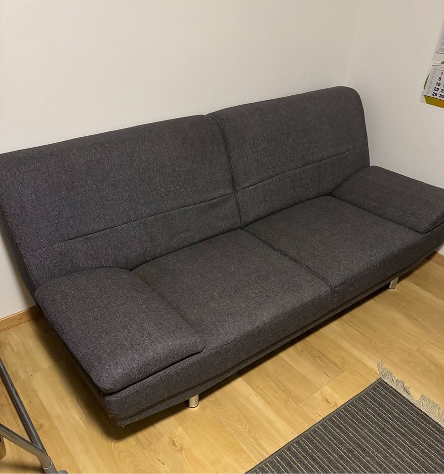 Couch/Sofa grau Stoff in Neustadt an der Aisch