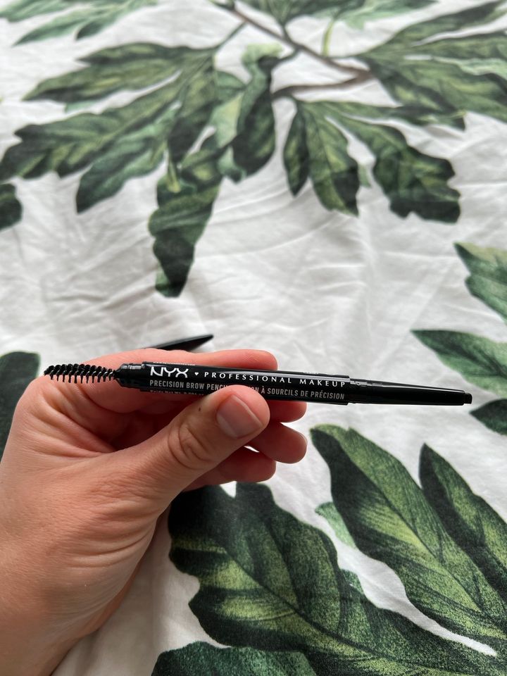 Schwarzer NYX Augenbrauen Stift mit Bürste Präzisionsstift in  Nordrhein-Westfalen - Bornheim | eBay Kleinanzeigen ist jetzt Kleinanzeigen