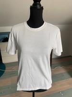 2 weiße T-shirts  von Zara und Only Hessen - Modautal Vorschau
