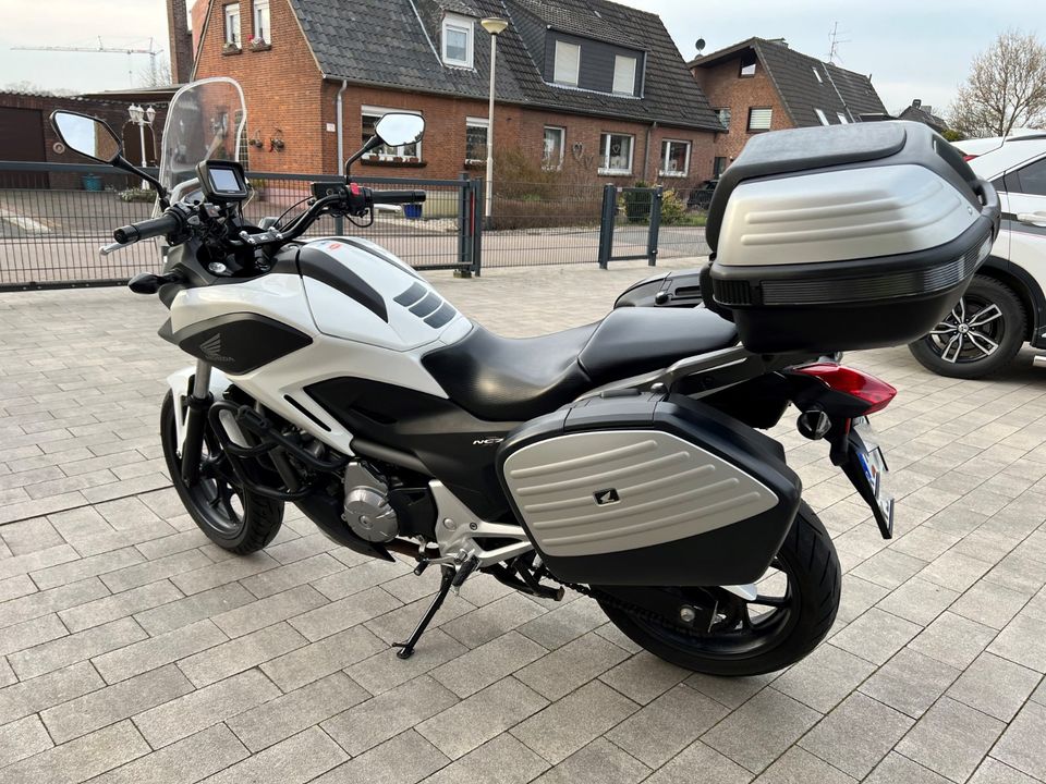 Honda NC700X mit vielen Zubehörteilen aus 1.Hand im TOP-Zustand! in Emmerich am Rhein