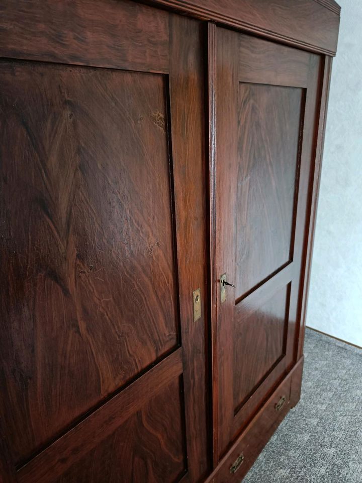 Kleiderschrank, Massivholz dunkelbraun, retro vintage in Grebenhain