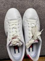 Tommy Hilfiger Damen Schuhe, gr. 42, echtleder. Weiß Nordrhein-Westfalen - Hemer Vorschau