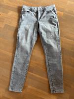 Jeans, Only, helles Grau, L/32, neuwertig, Röhre Hessen - Grünberg Vorschau